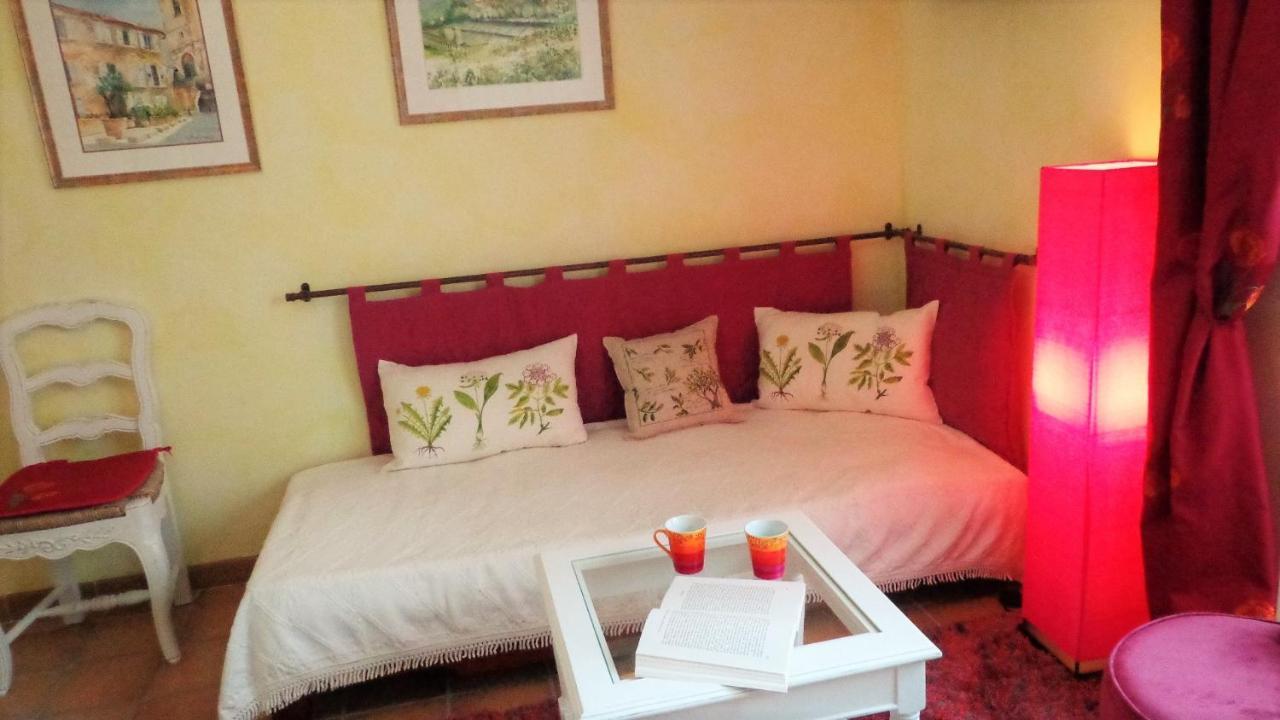 Santolines En Provence Bed & Breakfast Piolenc Екстериор снимка